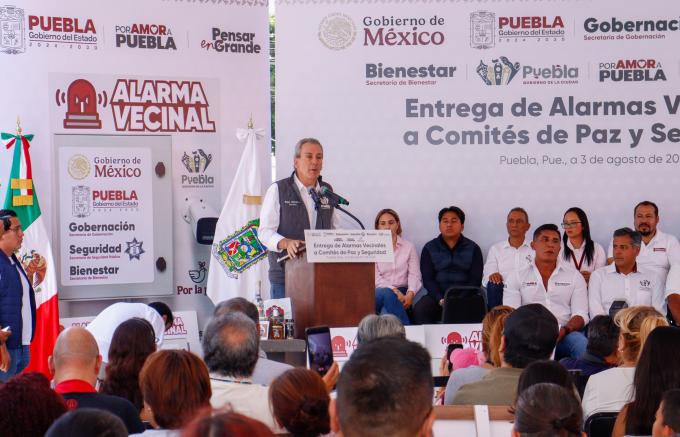 El alcalde José Chedraui asistió a la Entrega de Alarmas Vecinales a Comités de Paz en San Baltazar Campeche