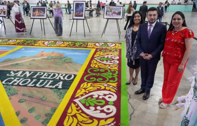 La presidenta municipal de San Pedro Cholula, Tonantzin Fernández, firmó un convenio de hermanamiento con el municipio de Huamantla, Tlaxcala