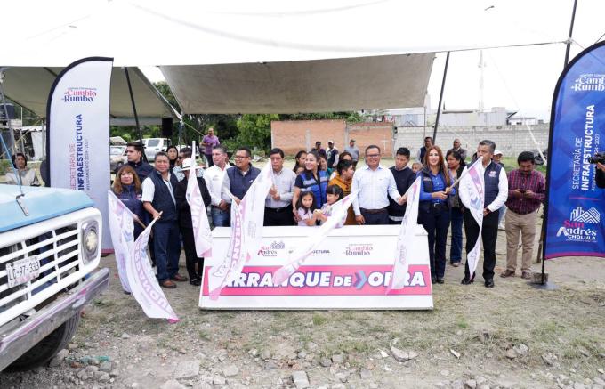 Inició la alcaldesa Guadalupe Cuautle obra de adoquinamiento en San Bernardino Tlaxcalancingo