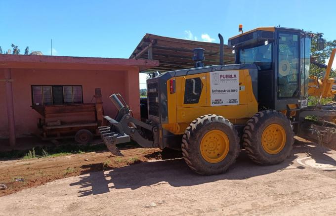 Con módulos de maquinaria Gobierno Estatal apertura caminos y mejora conectividad
