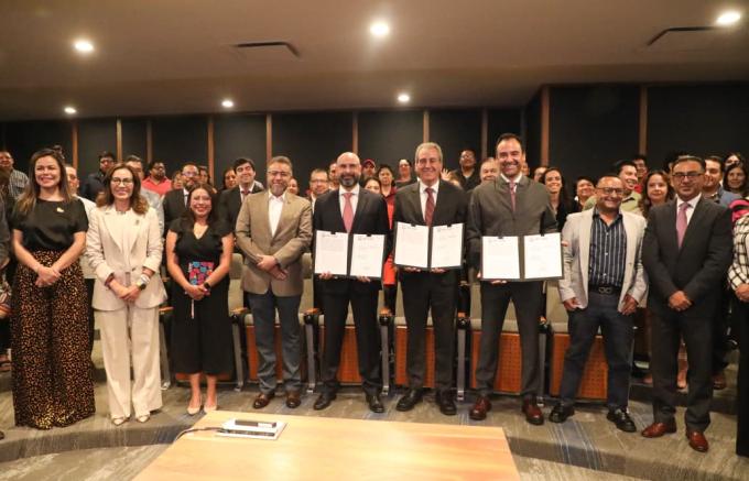 Firmó el alcalde José Chedraui convenio con ANADE para impulsar la formalización y el desarrollo económico local