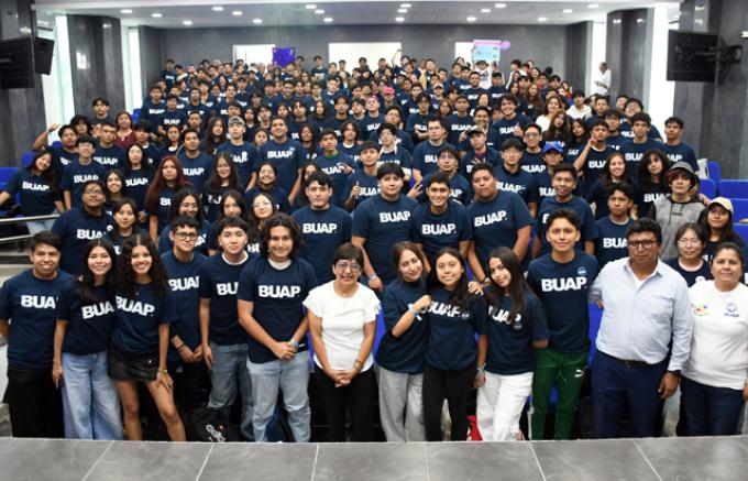 Rectora Lilia Cedillo da la bienvenida a estudiantes de Derecho y Economía
