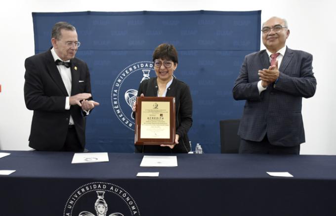 Licenciatura en Medicina General y Comunitaria de la BUAP recibe acreditación internacional de COMAEM