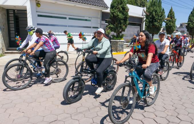 Visitaron San Pedro Cholula como parte de una rodada ciclista