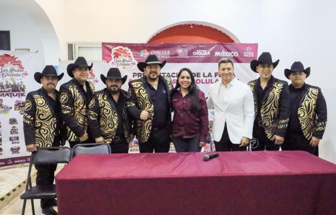 Grupo Palomo puso a cantar a más de 12 mil personas en la Feria de Cholula
