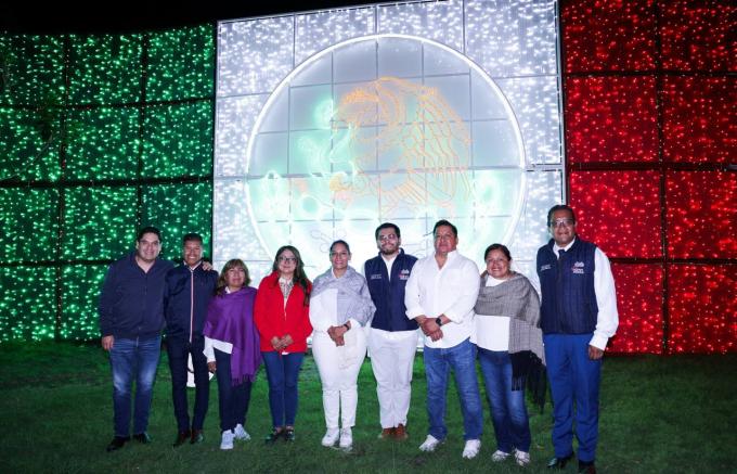 San Andrés Cholula se iluminó con espíritu patrio