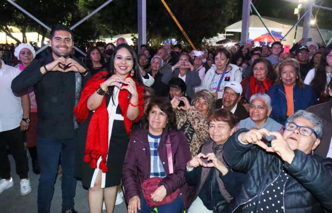 La Sonora Santanera puso a bailar a grandes y chicos en la Gran Feria de Cholula