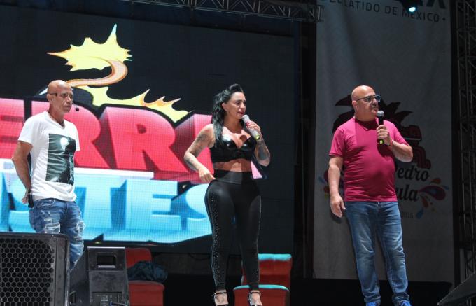 “Guerra de Chistes” llenó de humor la Gran Feria de Cholula