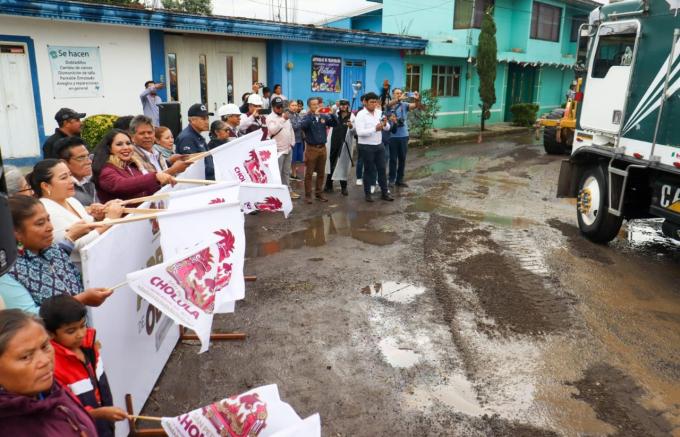 La alcaldesa de San Pedro Cholula, Tonantzin Fernández, dio banderazo de arranque a obras en Calvario y Cocoyotla