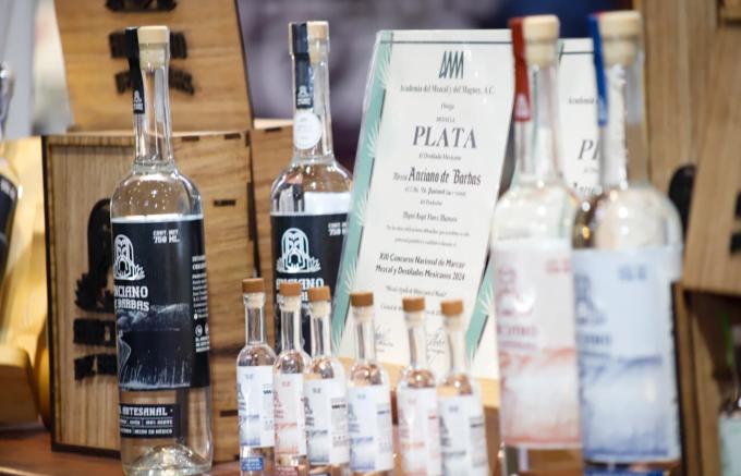 Puebla se posiciona como líder en municipios con producción de mezcal durante Encuentro Nacional del Mezcal