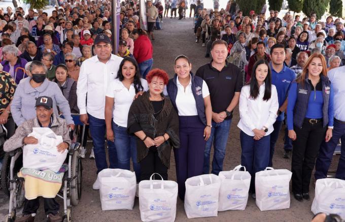 La presidenta municipal Guadalupe Cuautle encabezó la cuarta entrega de apoyos alimentarios del programa “Con Rumbo a una Mejor Nutrición”