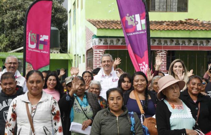 Entregó el alcalde José Chedraui apoyos alimentarios en Azumiatla