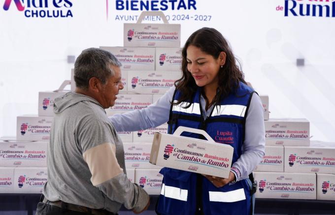 Beneficia Gobierno de San Andrés Cholula a 500 familias con entrega de focos ahorradores