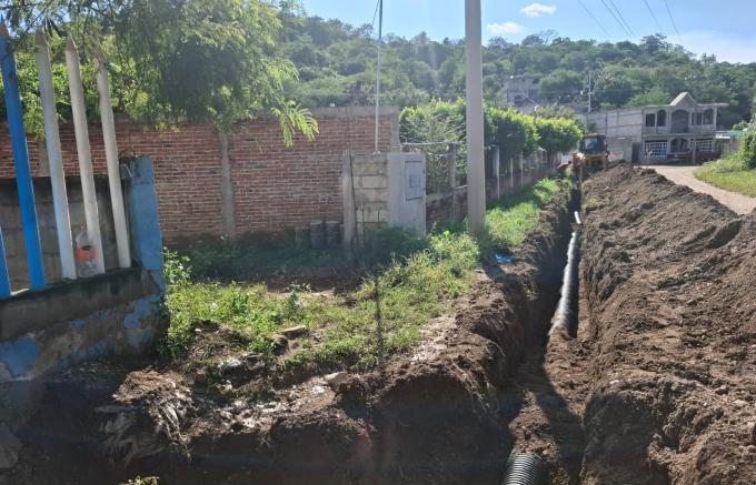 Realiza Secretaría de Infraestructura obras para evitar inundaciones en escuelas en Epatlán