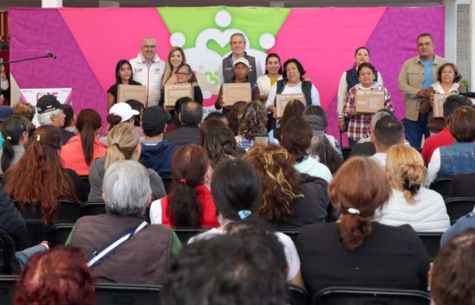 Entregó el alcalde José Chedraui apoyos alimentarios a familias de San Baltazar Campeche