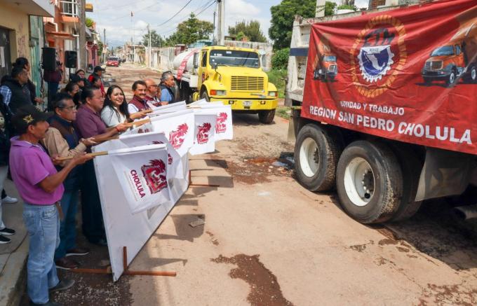 La alcaldesa de San Pedro Cholula, Tonantzin Fernández, arrancó una obra más en la junta auxiliar de San Matías Cocoyotla
