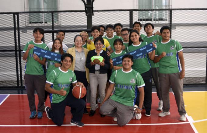 Inaugura Rectora Lilia Cedillo cancha deportiva y espacios de esparcimiento en el Área de la Salud