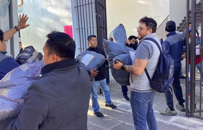 En 24 horas SEDIF envió dos camiones más con apoyos a la Sierra Norte