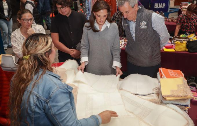 Recorren José Chedraui y Maria Elise Budib Cumbre Iberoamericana de Artesanías que se realiza en la capital