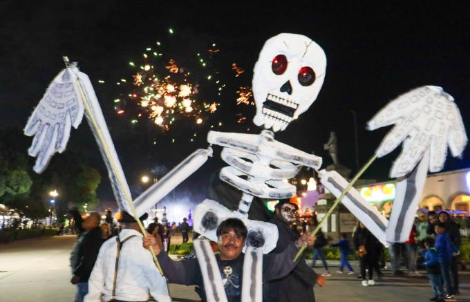 El Desfile de Animeros llenó de magia y color a San Pedro Cholula