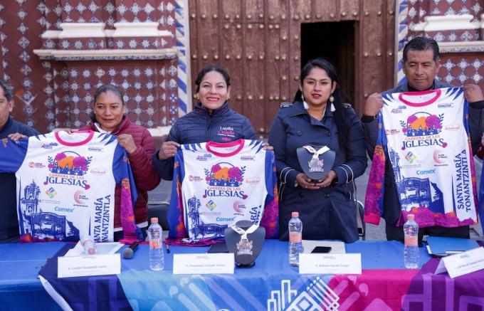 Presentó la alcaldesa Guadalupe Cuautle la playera y medalla de la Carrera de las Iglesias 2025