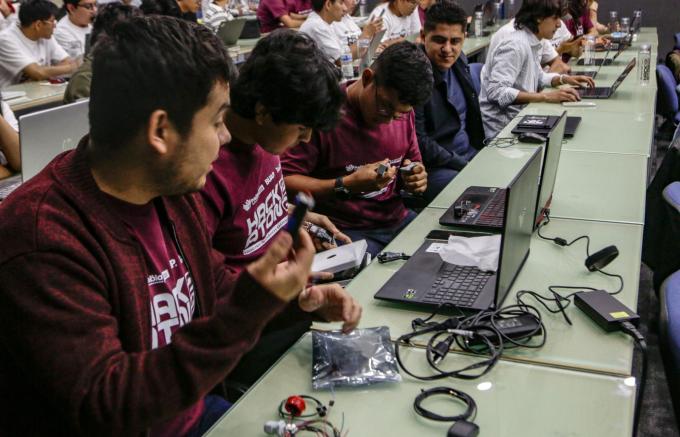Promueve Gobierno de la Ciudad soluciones tecnológicas con Hackatón 2025