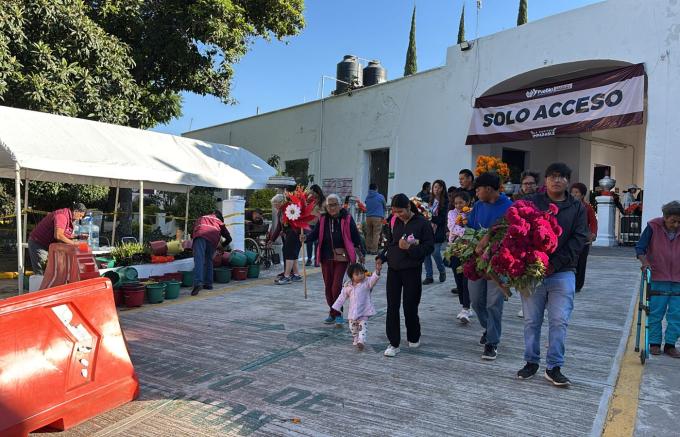 Más de 120 mil visitantes acudieron al Panteón Municipal por Todos Santos