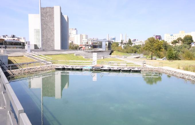 Lago del CIS en Puebla estrena paseos en lancha; promueve convivencia familiar