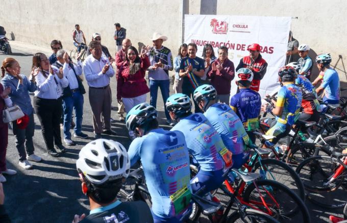La alcaldesa Tonantzin Fernández inauguró la rehabilitación de la primera etapa de la calle Cholula en San Diego Cuachayotla