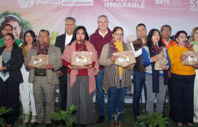 Presentó el alcalde José Chedraui el programa de huertos escolares “Manos a la Tierra”