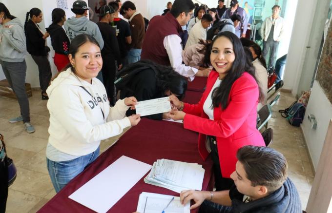 Concluyó la última entrega del primer periodo de becas a jóvenes universitarios y deportistas en San Pedro Cholula