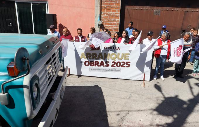 Continúa la alcaldesa Tonantzin Fernández con la rehabilitación de vialidades de San Pedro Cholula