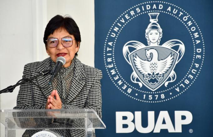 Toma protesta la Rectora Lilia Cedillo a Irma García como directora de la Preparatoria 2 de Octubre de 1968