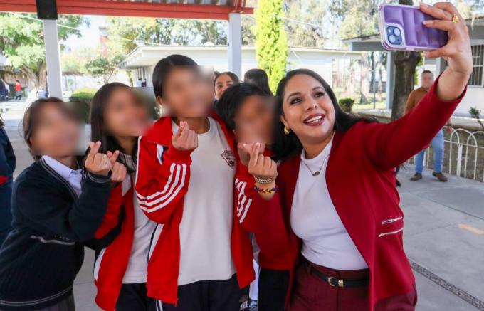 La alcaldesa Tonantzin Fernández encabezó acciones para prevenir la violencia en escuelas de San Pedro Cholula