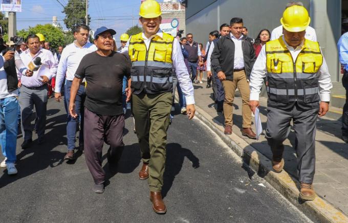 El gobernador Alejandro Armenta verificó los avances de la rehabilitación de la calle Habana, entre la 12 Oriente y la avenida Miguel Hidalgo