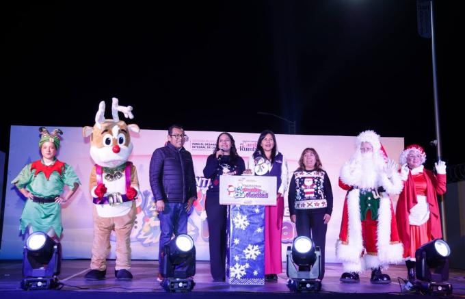 Se ilumina San Andrés Cholula con encendido de árboles navideños