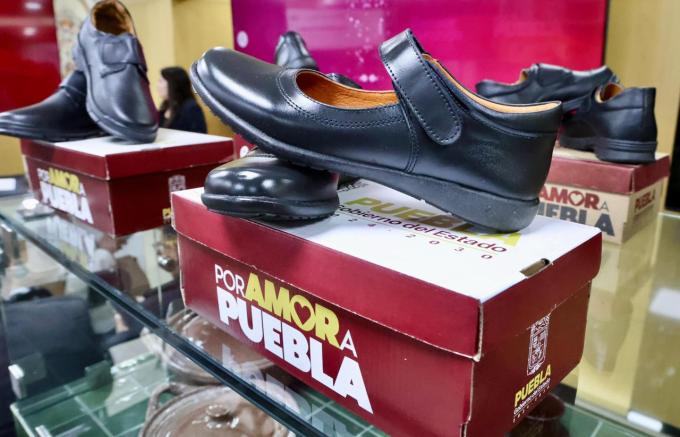 Gobierno Estatal concluyó entrega de uniformes y zapatos