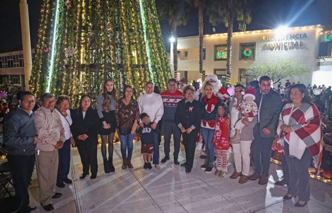 El alcalde de Cuautlancingo, Omar Muñoz, inauguró el Festival Navidad en Familia 2025