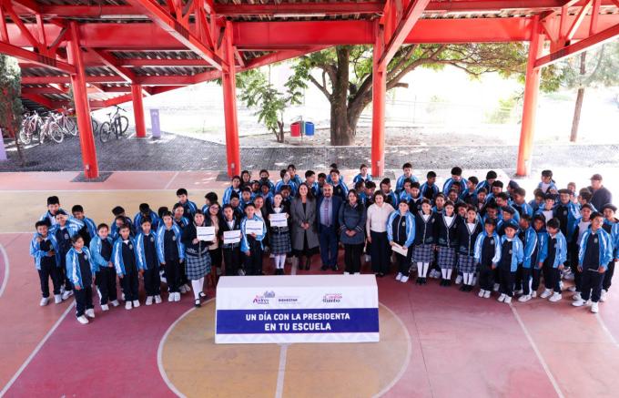 Impulsa Guadalupe Cuautle a estudiantes sobresalientes en la décima edición del programa escolar