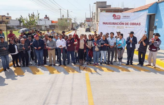 La alcaldesa Tonantzin Fernández entregó la rehabilitación de la calle 5 de Mayo en Santiago Mixquitla