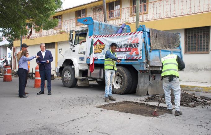 Supervisó el alcalde José Chedraui acciones de la Campaña Bacheando Puebla en el corredor Carmen – Huexotitla