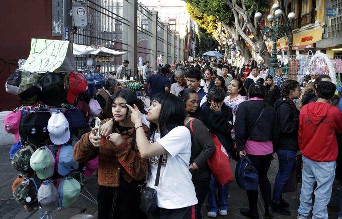 Alta afluencia en el Corredor 5 de Mayo previo al Año Nuevo