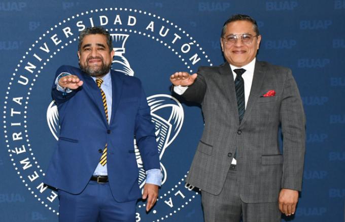 Rectora Lilia Cedillo Ramírez toma protesta a nuevos funcionarios en la BUAP