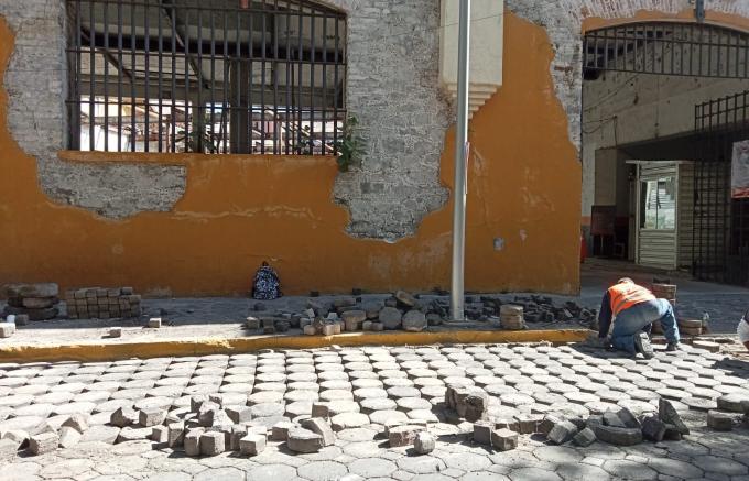 Realizó Gobierno de la Ciudad mantenimiento de banquetas en el Centro Histórico