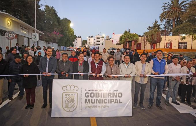 El alcalde Omar Muñoz entregó obras de pavimentación en la Unidad Habitacional VW 2 de Cuautlancingo