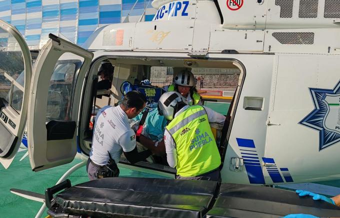 Paciente con quemaduras recibe traslado aéreo desde Chiautla de Tapia