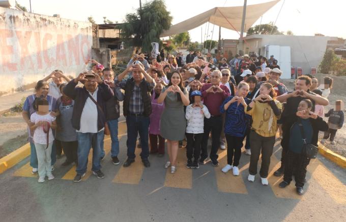Tonantzin Fernández entrega pavimentación de la calle Lerdo de Tejada en Santa María Acuexcomac