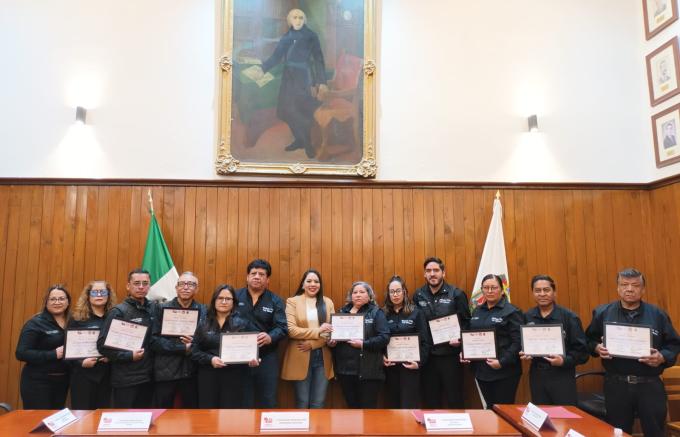 Entregó la presidenta de San Pedro Cholula, Tonantzin Fernández, reconocimientos al mérito a personal sindicalizado