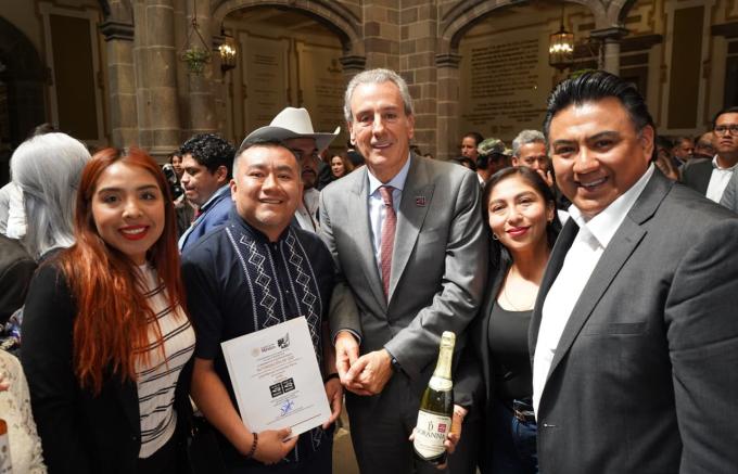 Entregó el alcalde José Chedraui certificados Hecho en México para fortalecer el desarrollo económico local