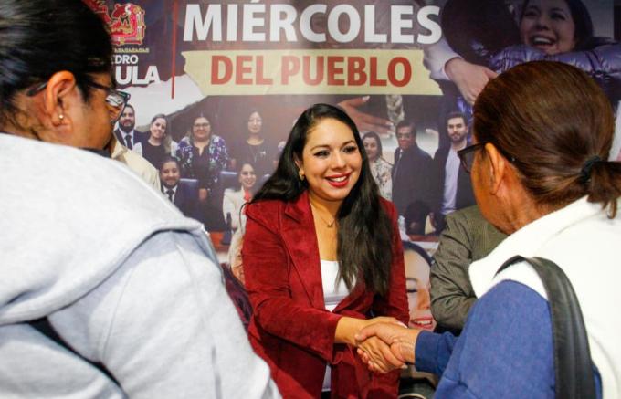 Entregó la alcaldesa de San Pedro Cholula, Tonantzin Fernández, aparatos funcionales durante el Miércoles del Pueblo